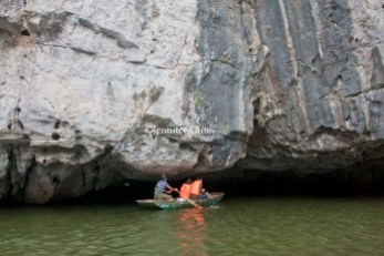 cave entrance, Ngo Dong river
