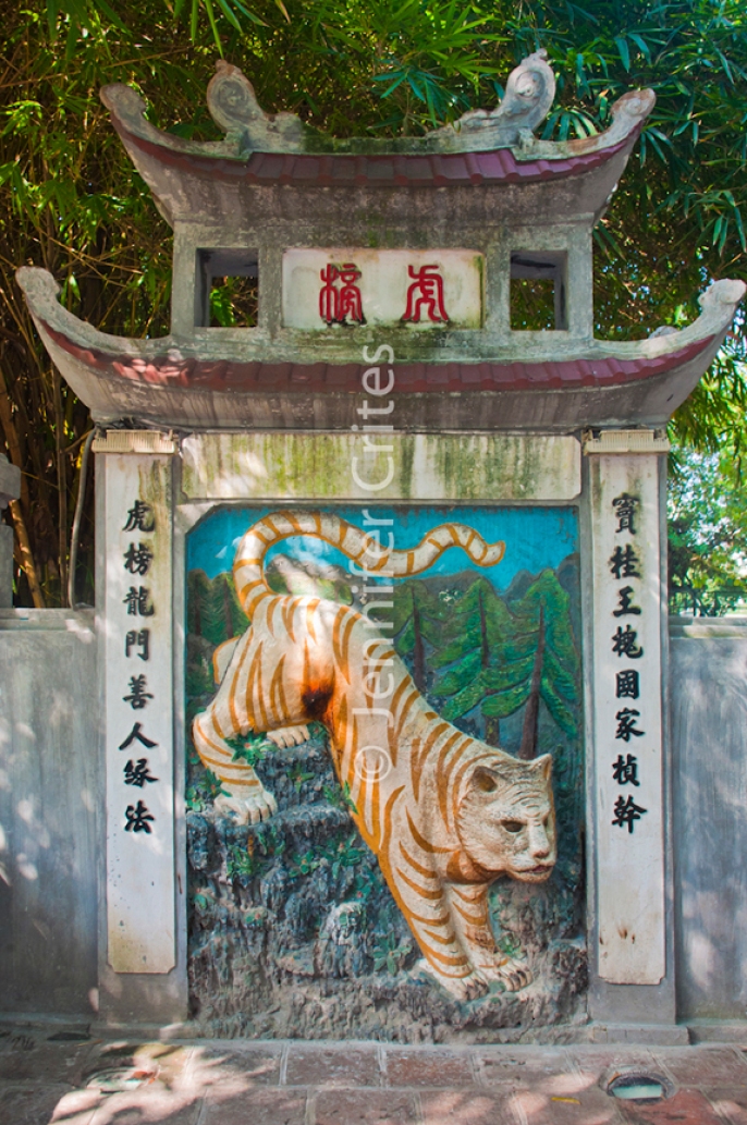 artwork at the Hoan Kiem lake temple